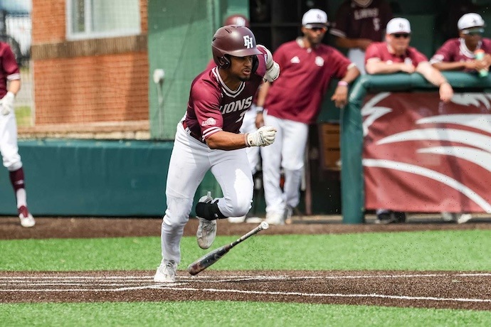 A baseball player hustles down the line after hitting the ball