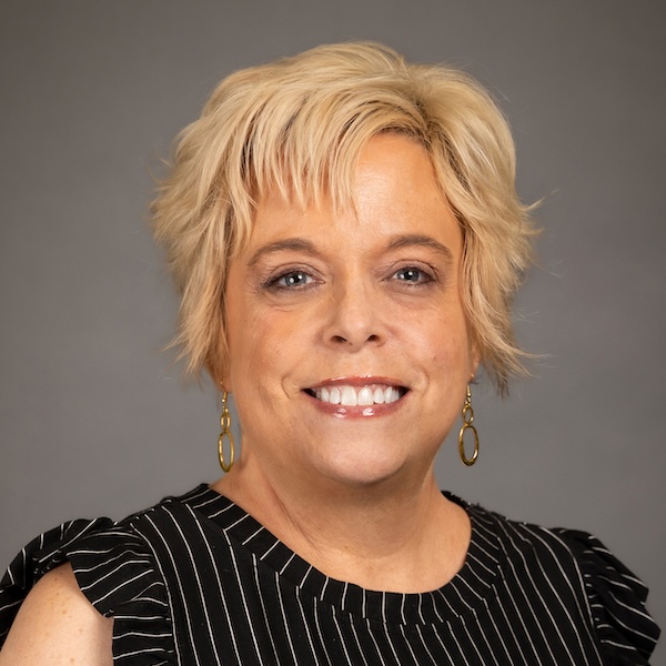 Headshot of Stefanie Heuter-Mead